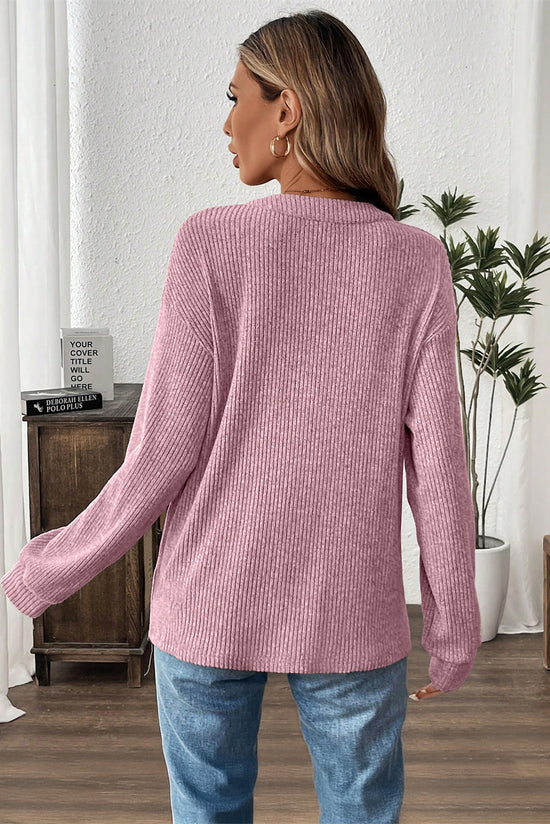 Haut en tricot Henley rose à épaules tombantes et texture côtelée