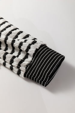 Top pullover con colletto a strisce bianche e set di pantaloni da coda