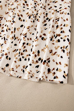Vestido estampado floral de florecitas fruncido con cuello cuadrado y volantes de manga corta beige