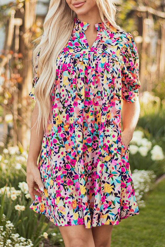 Mini-robe fleurie rose à manches courtes et col en V