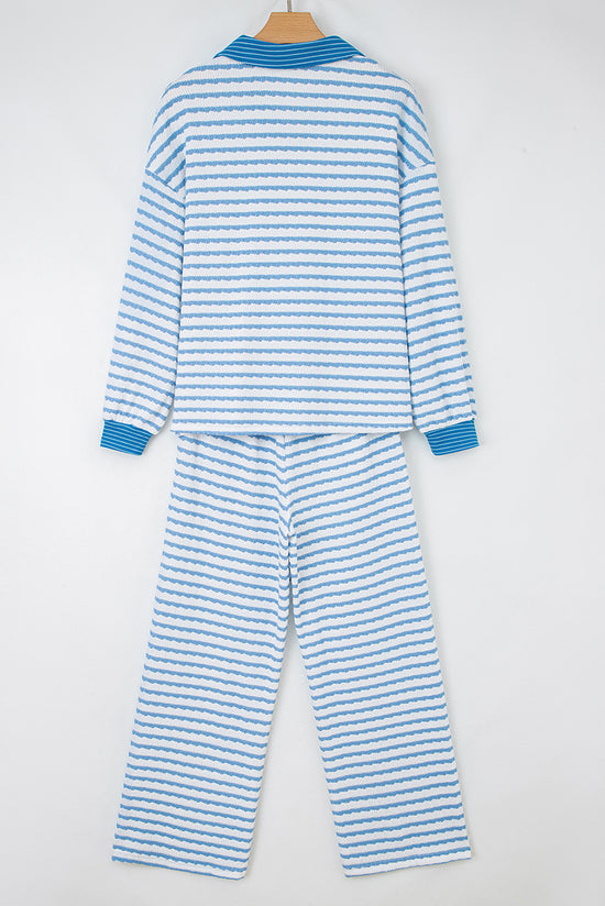 Ensemble haut pull à col à rayures bleu ciel et pantalon à cordon de serrage
